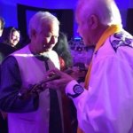 Nobel Peace Prize recipient Mohammad Yunus blesses the Violin 